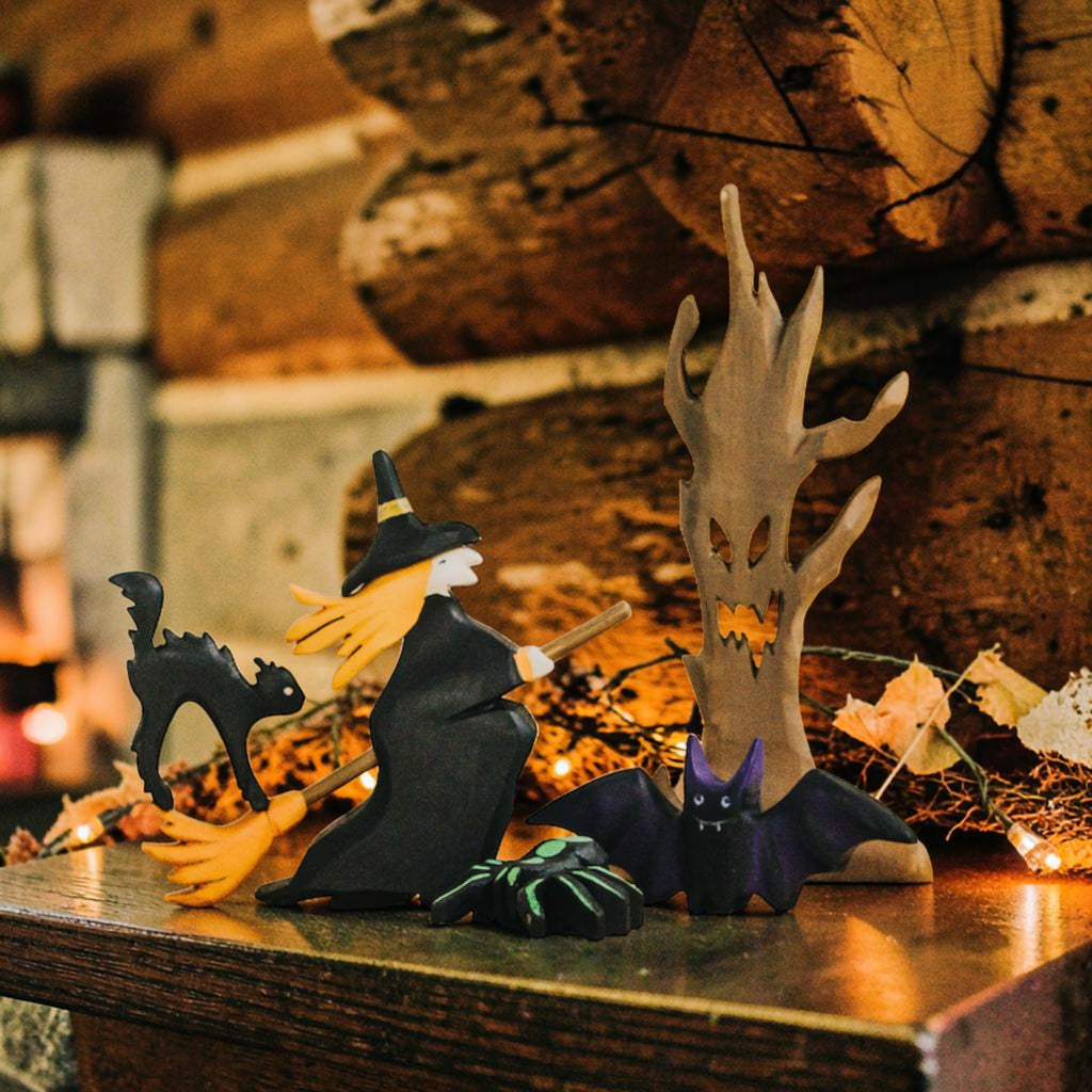 Wooden spooky tree figurine, haunted forest tabletop decor, view 3